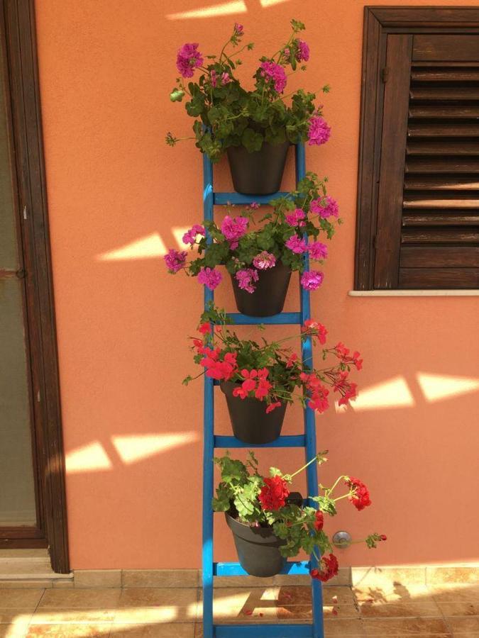 La Stanza Delle Muse In Villa Con Piscina Fontane Bianche Eksteriør billede